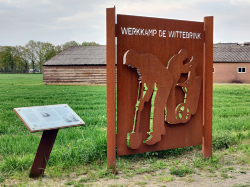 Monument ter herinnering aan voormalig Rijkswerkkamp Wittebrink (foto: Harold Pelgrom)