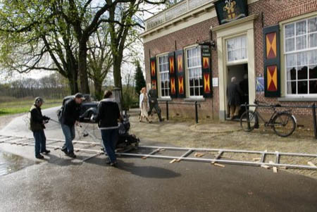 Filmopnamen 'In het Vuur van de Storm' door Virogo bij café 't Wapen van Heeckeren in Hummelo (5-4-2008; Foto: Sylvia?).