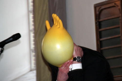 Frans Miggelbrink tijdens opening Dorpshuis 'De Ruimte' in Hummelo