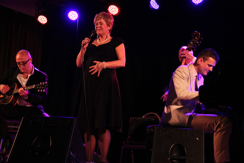 Optreden Mathilde Santing en Trio Peter Beets (Peter Beets, Ruud Jacobs en Martijn van Iterson).