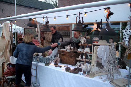 Kerstmarkt in de Dorpsstraat in Hummelo