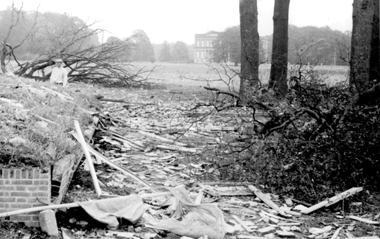 Boerderij De Stokhorst na de bominslag (13-14 juli 1942)
