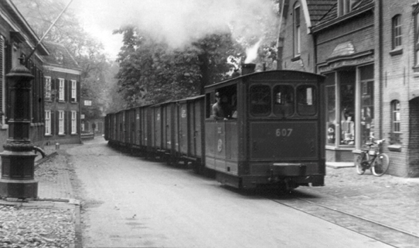 ZE goederentram in 1950 door Hummelo (Collectie Rinus Rabeling)